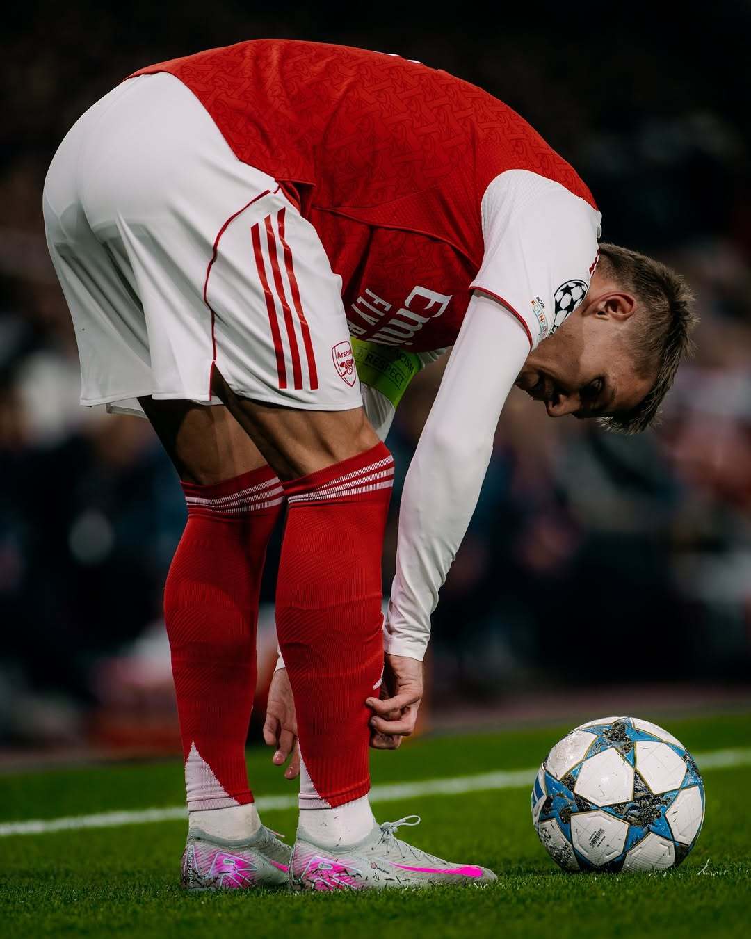 阿森纳遭遇尴尬失利,晋级前景岌岌可危 阿森纳遭遇尴尬失利,晋级前景岌岌可危