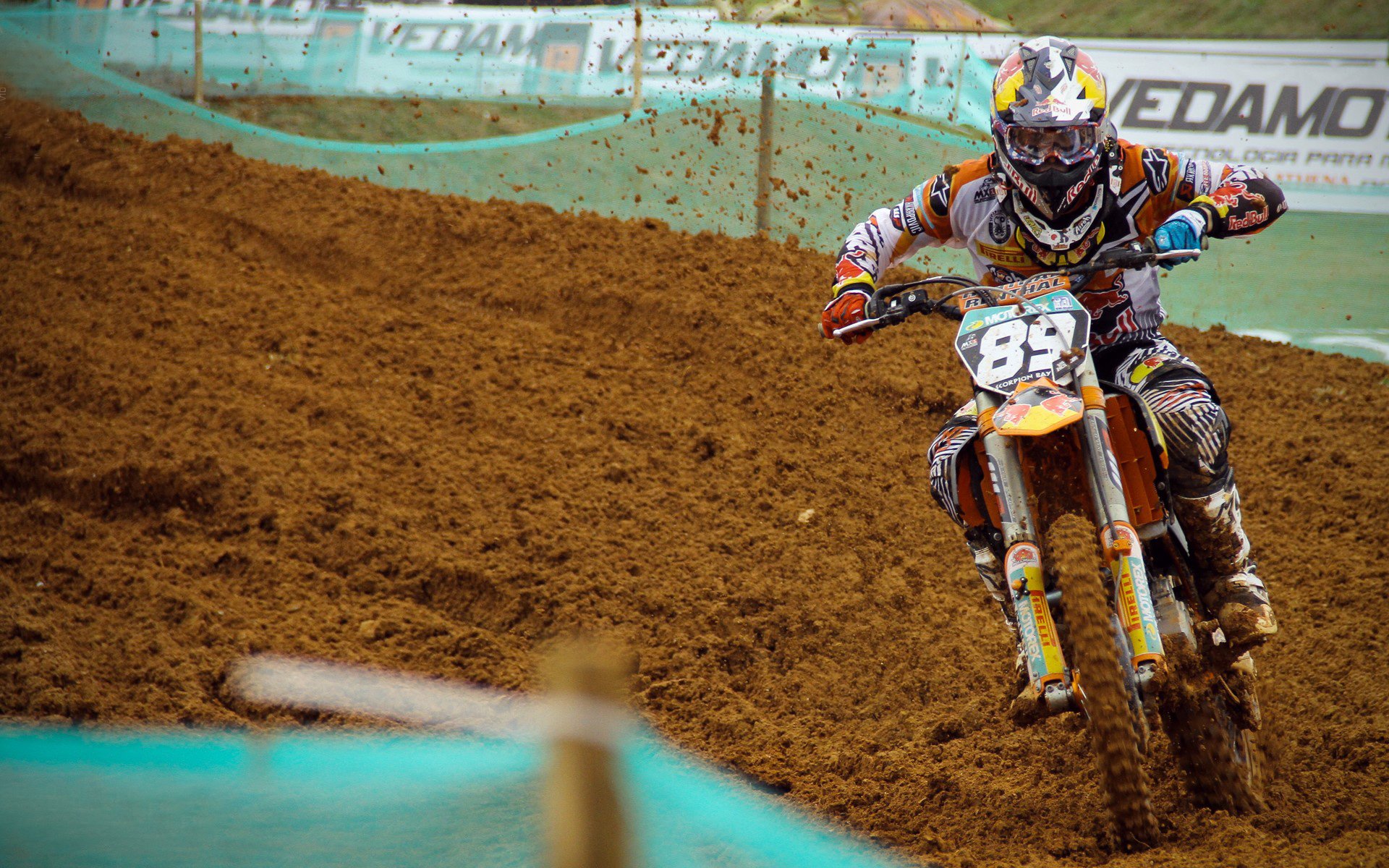 赛道上的交响诗，托尼在F1街道赛之夜的统治级演出