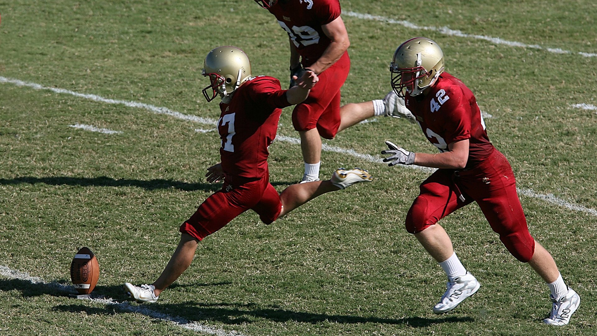开云体育中国-赛道与球场，当F1争冠之夜遇见无争议的小贾伦